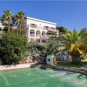 5 bedroom beachfront villa with pool on Ciova Island, Trogir, sleeps 12